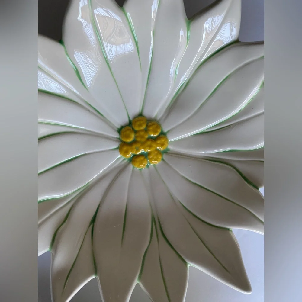 2 Ceramic White Flower Bowls 8.5” aprox‎